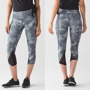 Lululemon | Essential Rhythm Black & Gray Chevron High Waist Cropped Leggings